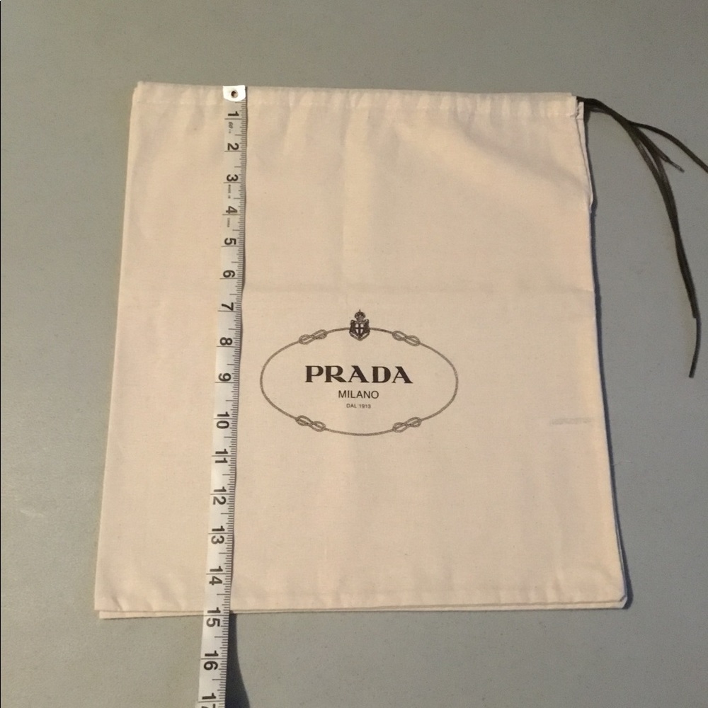 PRADA - Picture 5 of 7